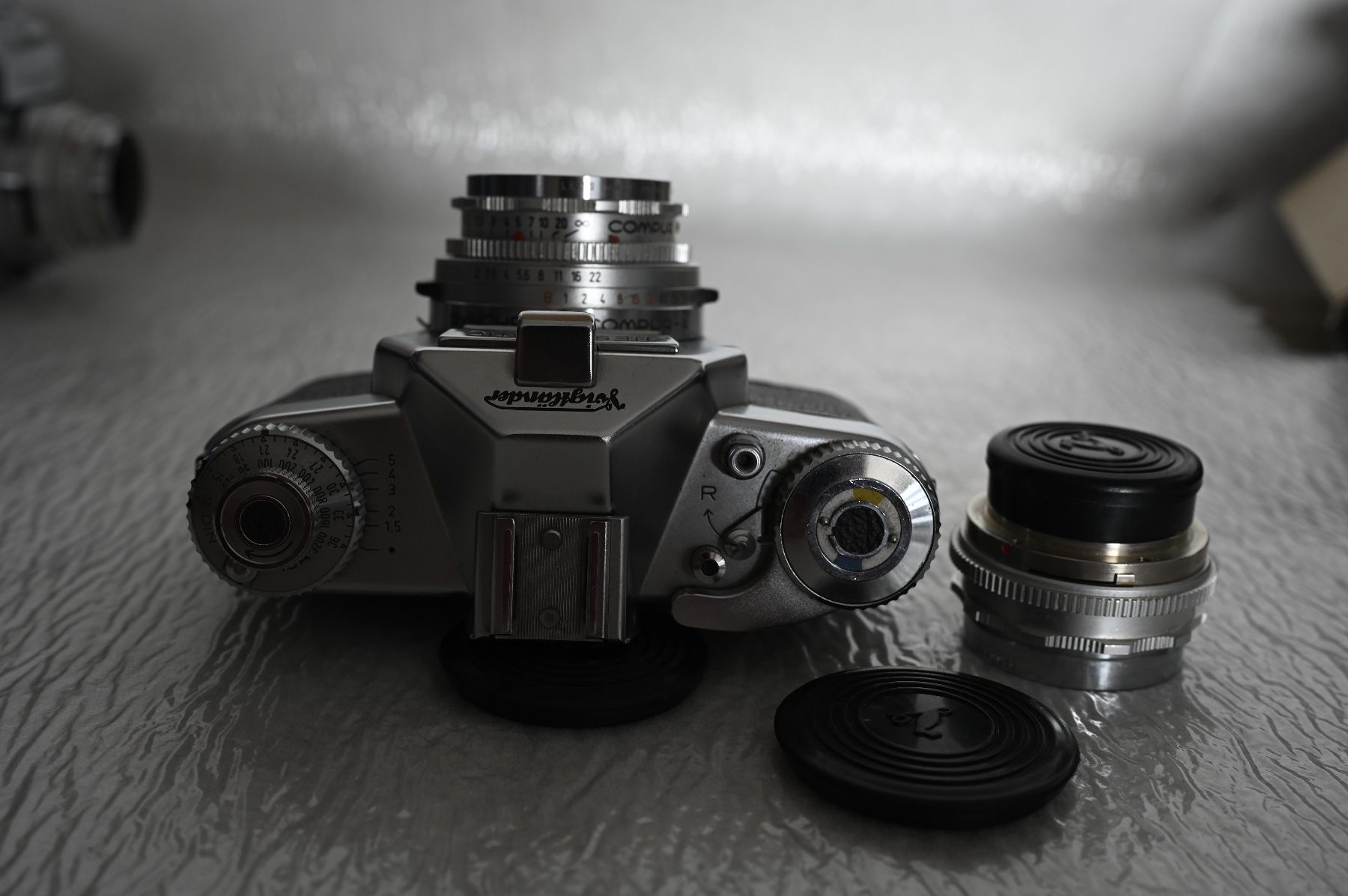 Voigtländer Fotocamera: Voigtlander Bessamatic 50mm f2.8 – Usato da Prévonloup venduto da NOKIN.PH 2