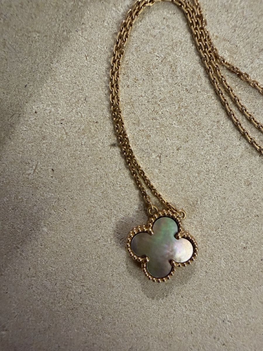 Van Cleef Colliers: Van Cleef & Arpels, Alhambra Rosegold – Neuf (Voir description) à Fahrweid par jelena.pavlovic