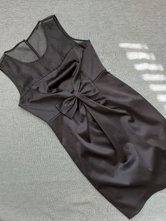Schickes, elegantes, schwarzes Kleid mit Schleife, Gr. S