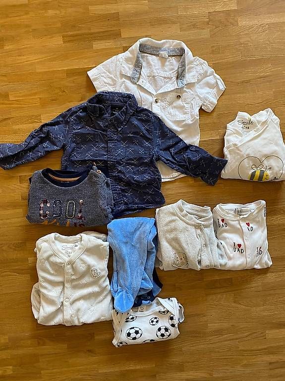 Lotti & Set di vestiti: Kleiderpaket + Schlafsack Gr. 86-74 – Usato da Zürich venduto da car_zzr5