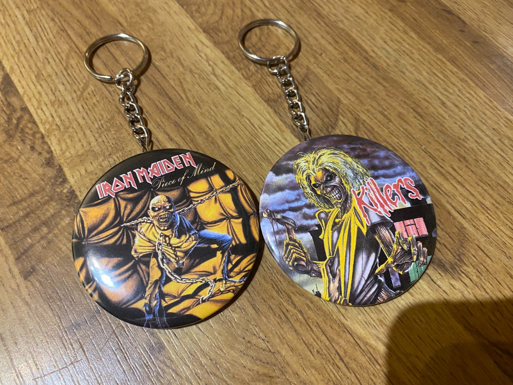 Placchette & Badge: Iron Maiden Flaschenoeffner, Neu – Nuovo e nell'imballaggio originale da Basel venduto da FatCatPacksTheRatt 1