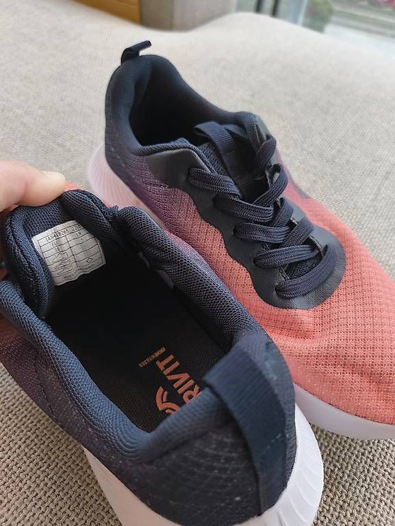 Damenschuhe: Sneakers Gr. 38 – Gebraucht aus Nänikon von Manta87 1