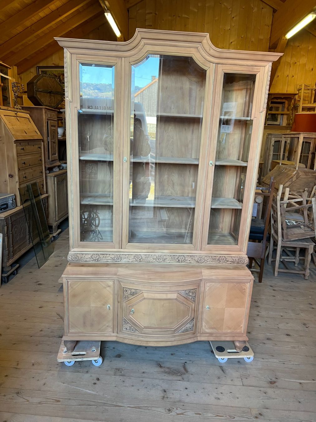 Vetrine: ART 1043-H Vitrine sablé – Usato da Pont-La-Ville venduto da BCMGLEAL