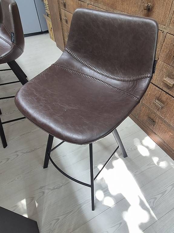 Tavoli: Table et chaises hautes cuir Schilliger – Nuovo e nell'imballaggio originale da Crans VD venduto da tgdis 5