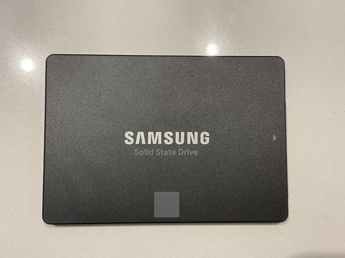 Samsung Dischi rigidi: Samsung SSD 860 EVO 250GB – Usato da Wettswil venduto da Venice3