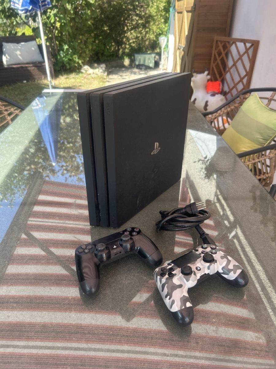 Sony Console: Playstation 4 Konsole mit 2 Controllern und Kabel – Usato da Grenchen venduto da Fraulein.Kater 2
