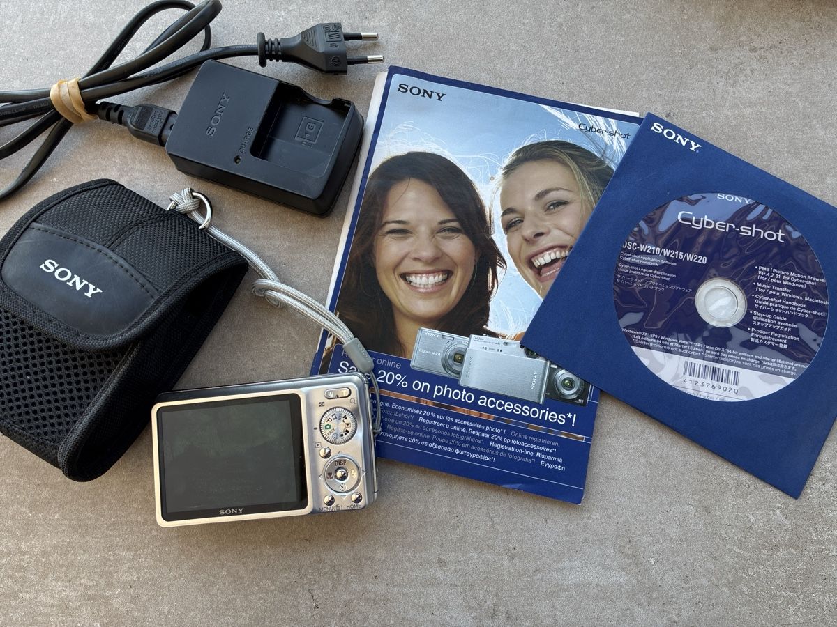 Sony Fotocamera: Sony Cyber-shot Digitalkamera silber 12.1 Megapixel – Usato da Bettlach venduto da Brissoni 4