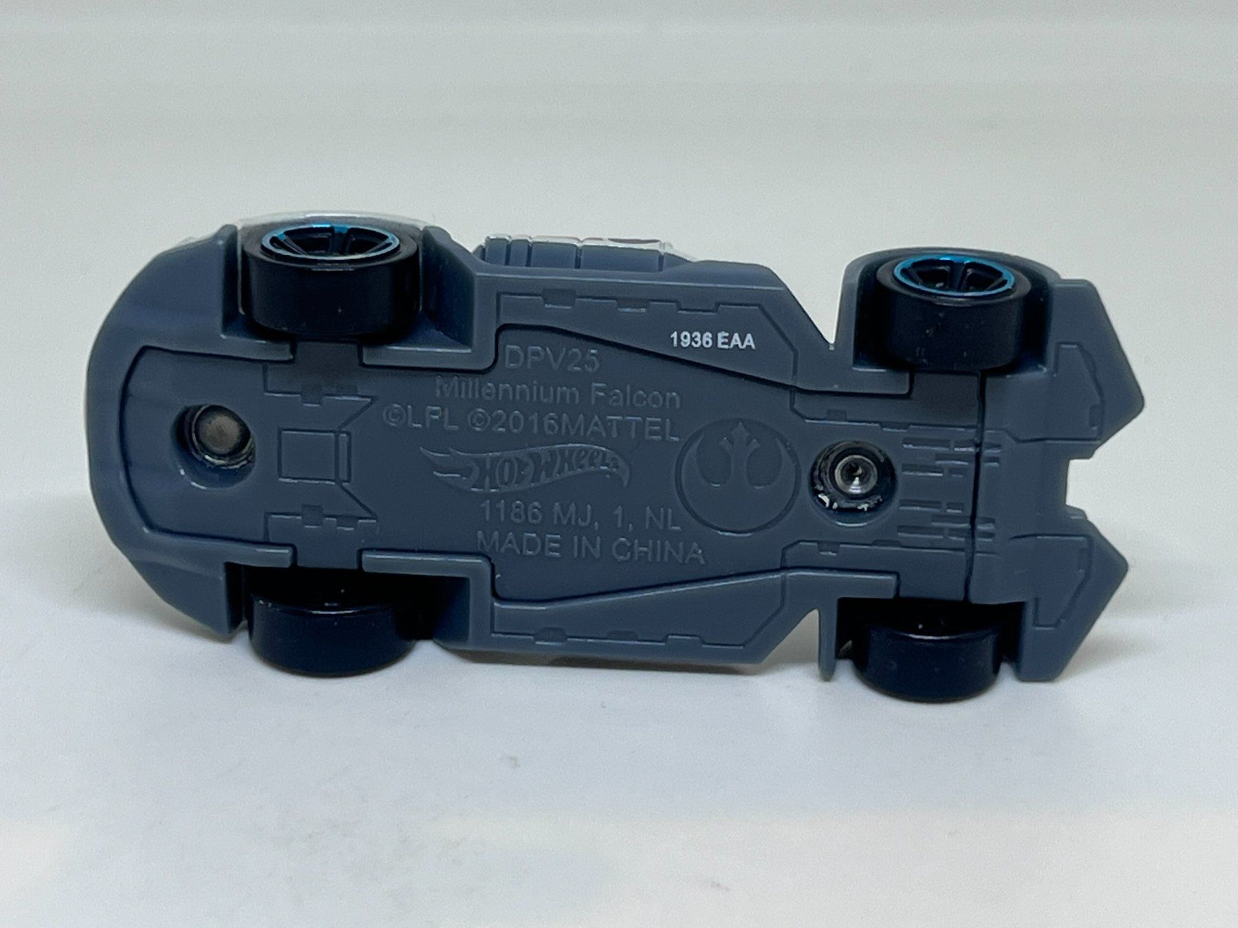 Hot Wheels Modellini d'auto: Hot Wheels Millennium Falcon #419 – Usato da Wildegg venduto da LaaBoutique 3