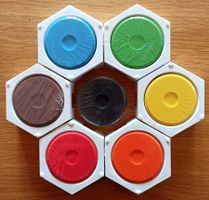7 Wasserfarben Pucks 55mm mit passenden 6 Einzelbehältern