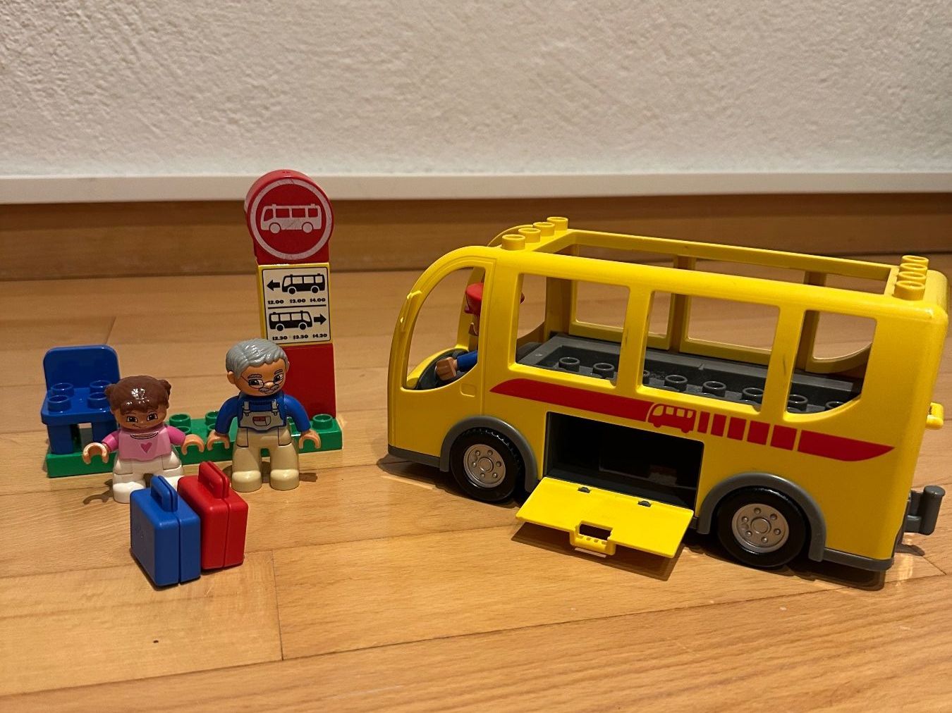 Giocattoli: Lego Duplo Bus 5636 – Usato da Ziefen venduto da elika