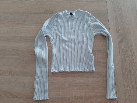 Pullover kurz geschnitten Gr. XS, hellblau