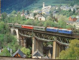 Elektro-Schnellzugloks E 18 03 + E 18 047 der DB vor Sonderz