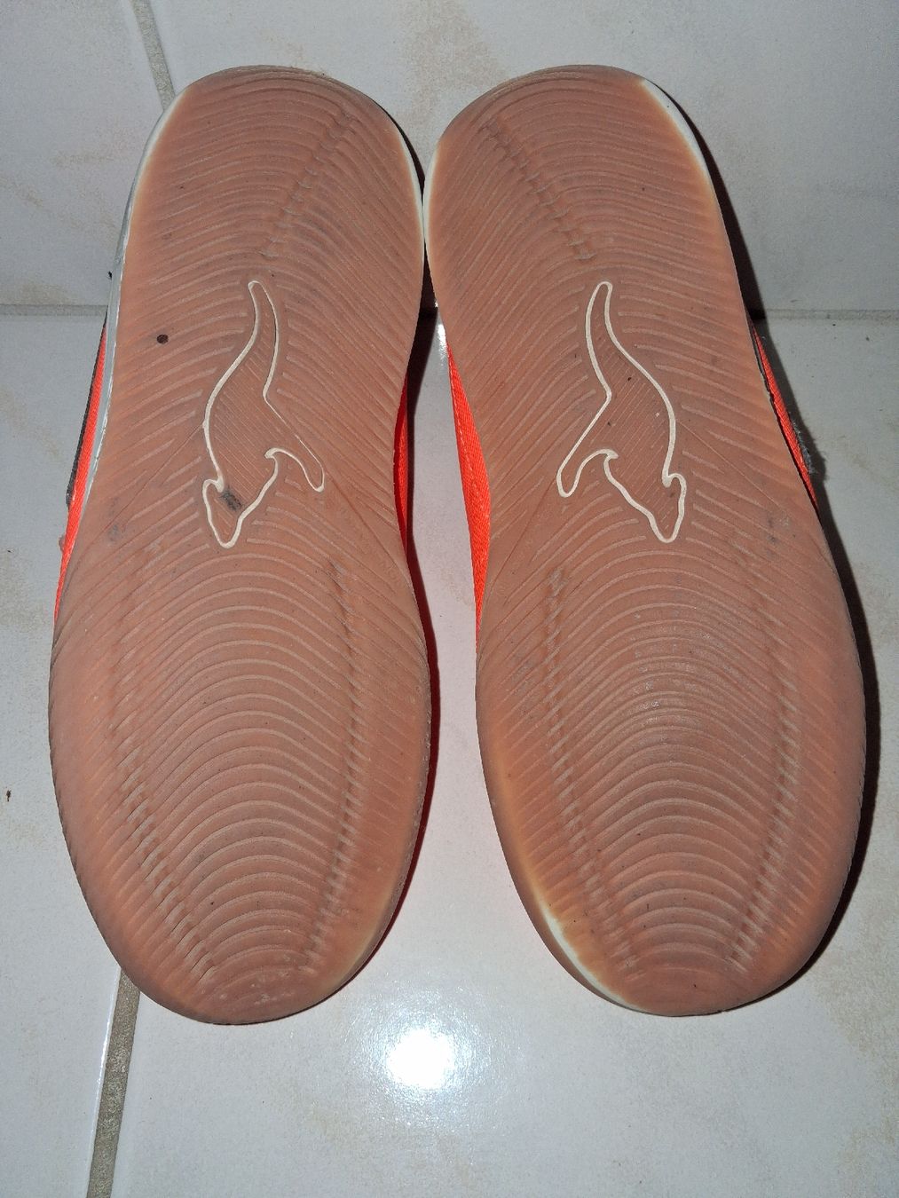 Scarpe per ragazzi: Kangaroos Schuhe, Gr. 33, Orange, Hallenschuhe – Usato da Weiach venduto da Musikmaengu 1