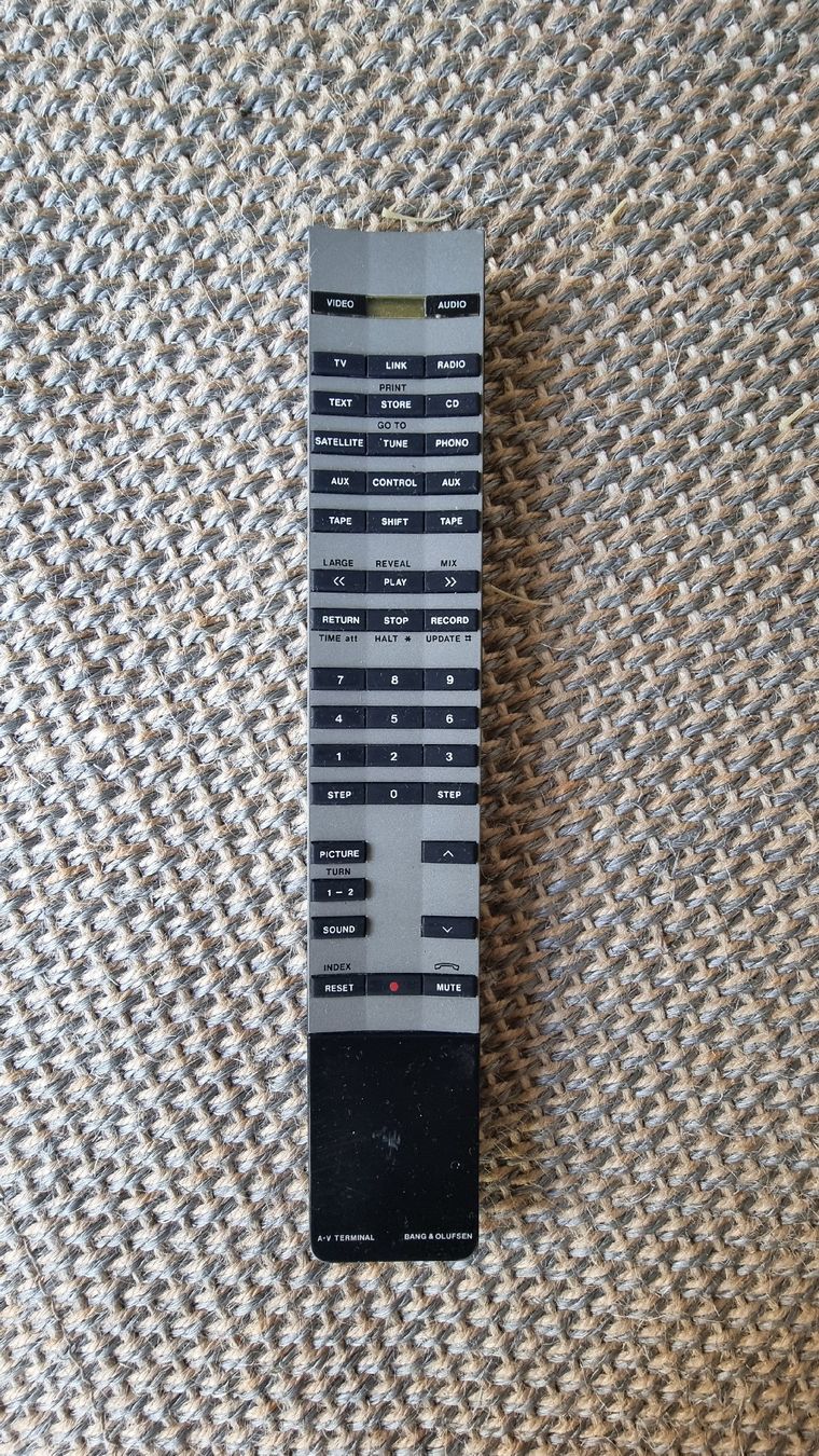 Bang & Olufsen Telecomandi: B&O Master Control Panel & Fernbediehnung – Usato da Turgi venduto da con_6nhl 3