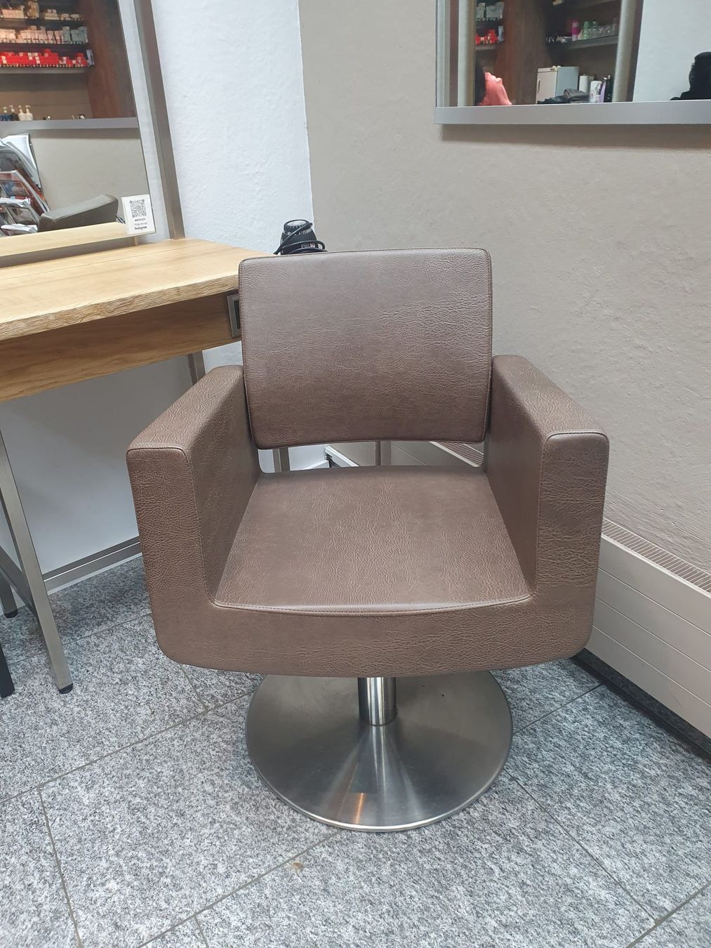 Poltrone: Friseurstuhl von Welonda Model Samoa Chair – Nuovo (secondo la descrizione) da Volketswil venduto da DivinCodino