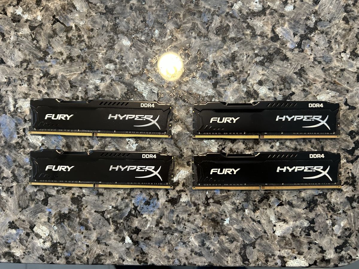 Componenti elettronici: 4x Kingston HyperX Fury 8GB DDR4 RAM Module – Usato da Adligenswil venduto da Lasvegas_66
