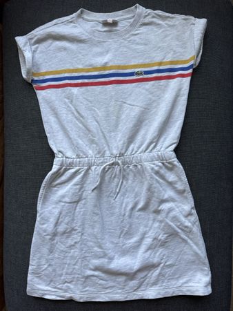 Bequemes Lacoste Kleid Grösse 10/140cm guter Zustand