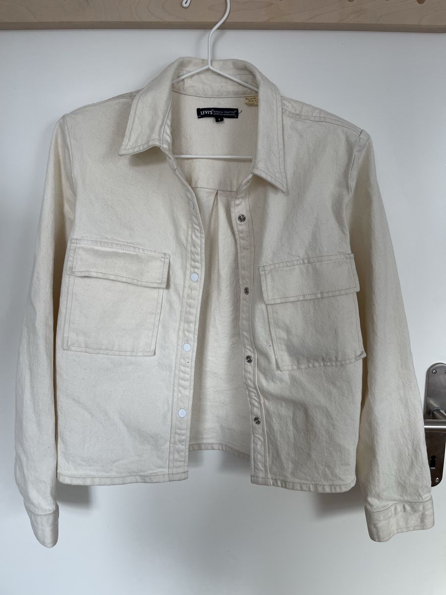 Levi's Jacken: Levi's Made & Crafted Hemd Gr. S beige mit Schulterpolster – Neu (gemäss Beschreibung) aus Biel/Bienne von nurrund
