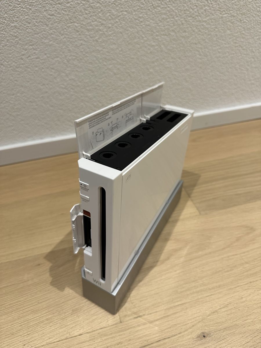 Nintendo Console: Nintendo Wii – Usato da Niederuzwil venduto da Carlos_1 4