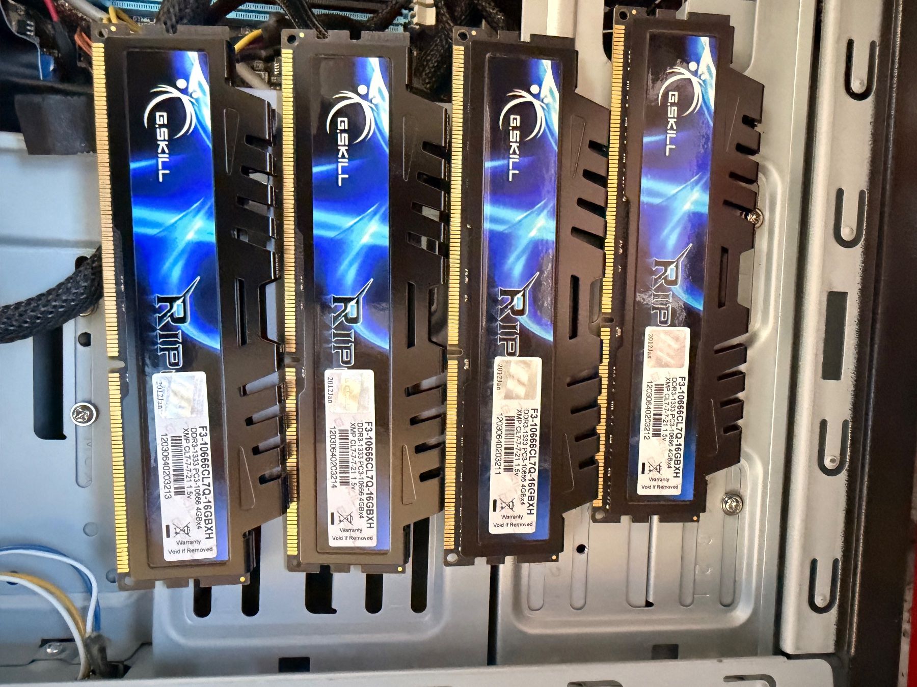 PC: 2 Desktop ohne HD mit defekten Mainboard – Difettoso da Frauenfeld venduto da Pknez 9