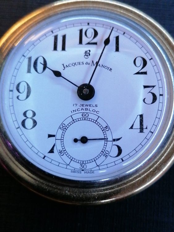 Montre Jacques Du Manoir - Boîtier Acier 46mm, Cadran Noir, Bracelet Cuir Brun, Neuve Sans étiquette