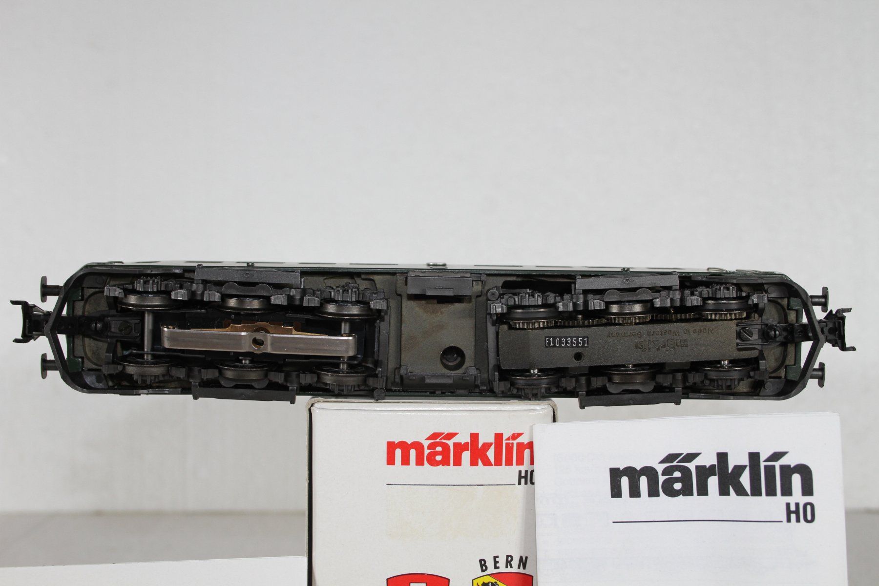 Märklin Modelleisenbahnen: Märklin 3338 SBB Ae 6/6 Bern analog – Neu (gemäss Beschreibung) aus Triesen von gleis8 8