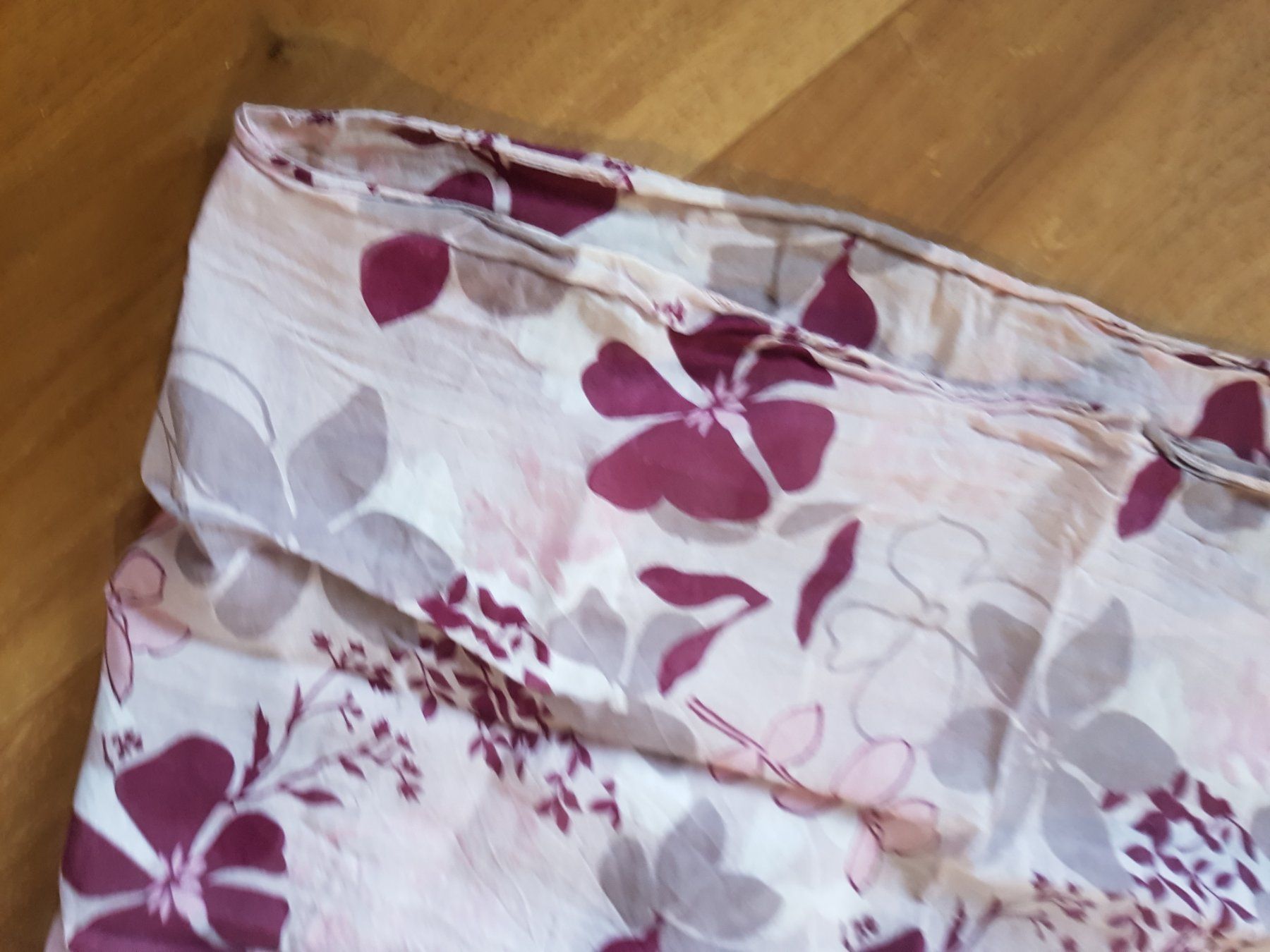Foulard & Sciarpe: Tuch Loop Schal Foulard mit Blumen Muster – Usato da Walterswil BE venduto da Lonitti 1