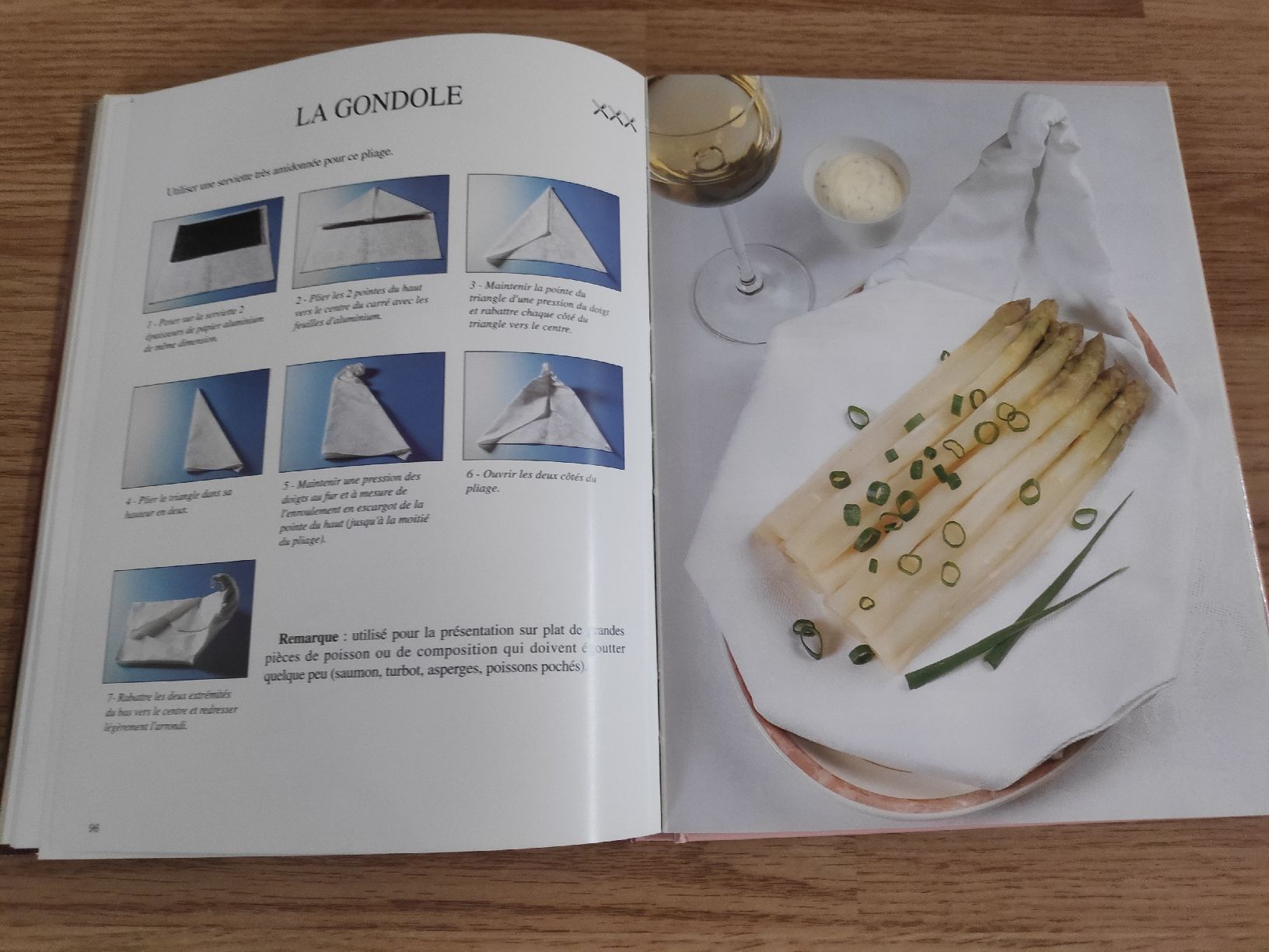 Libri: Livre Pliage de serviettes – Nuovo (secondo la descrizione) da Couvet venduto da fat_kyl7 1