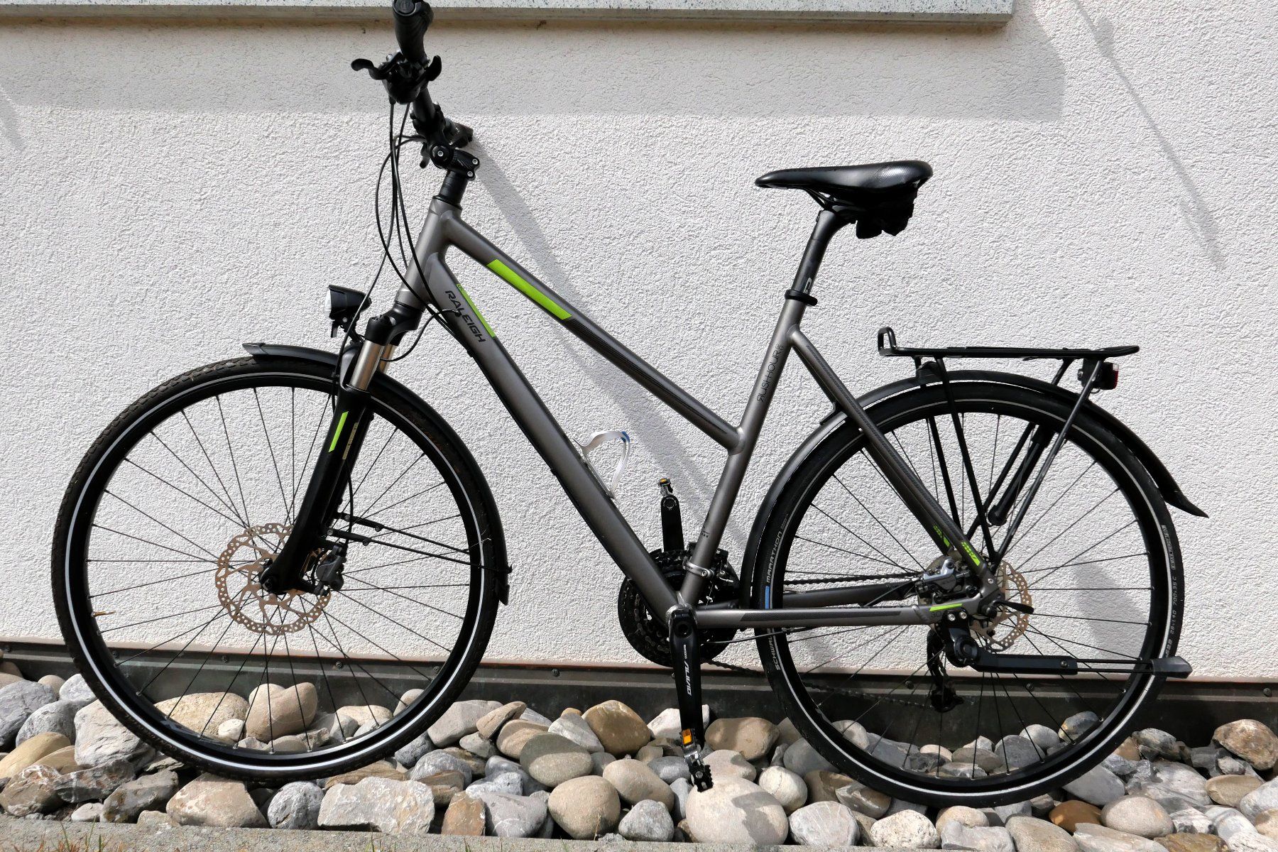 Raleigh Velos: Trekkingfahrrad Raleigh Rushhour 3.0 – Gebraucht aus Knonau von aic_m89h
