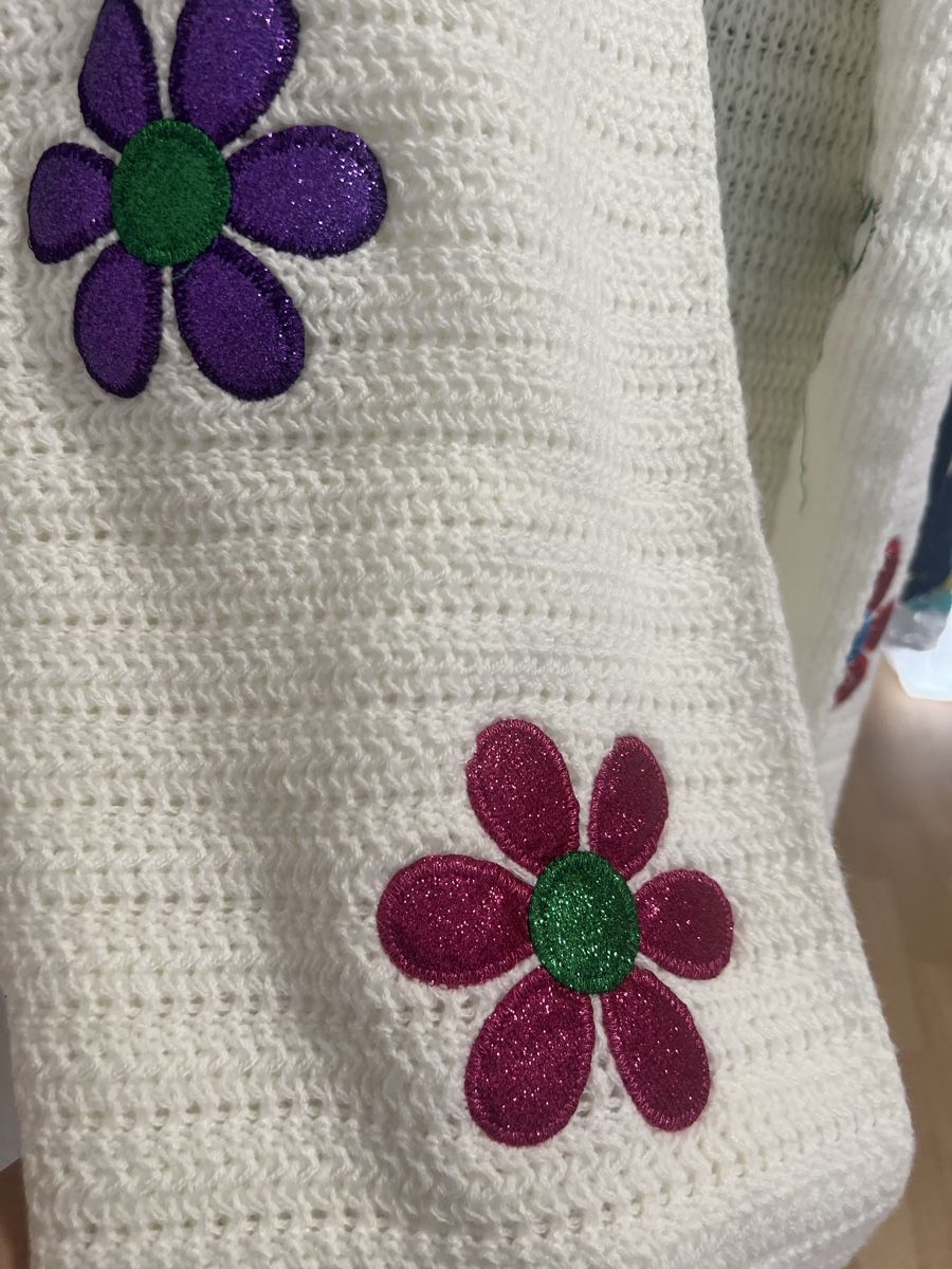 Gilets & Westen: Häkelweste weiss mit Blumenmuster – Gebraucht aus Zürich von R1908 2