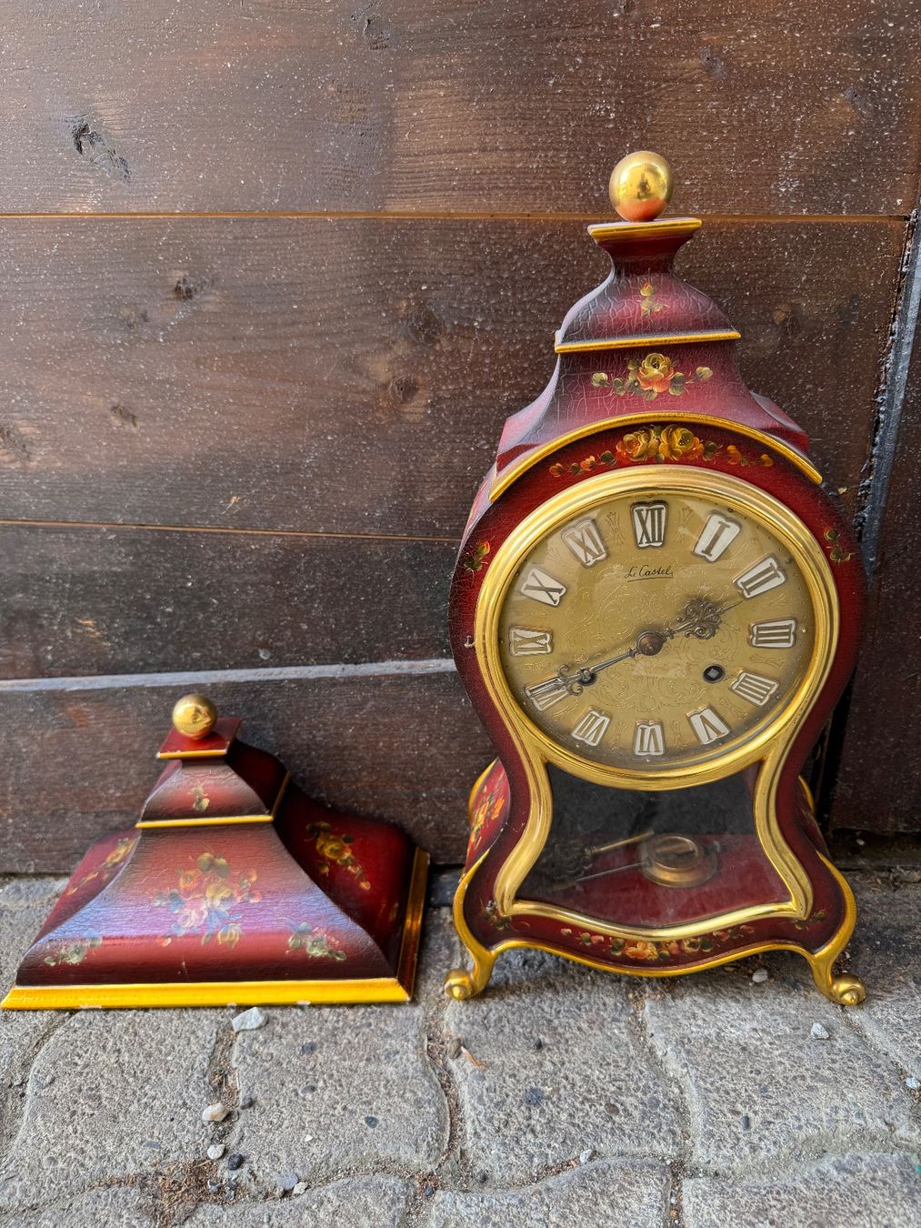 Orologi da terra & Orologi da parete: Superbe pendule neuchâteloise LeCastel rouge/ dorée – Usato da Erde venduto da CBarts