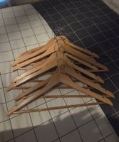 9 cintres en bois
