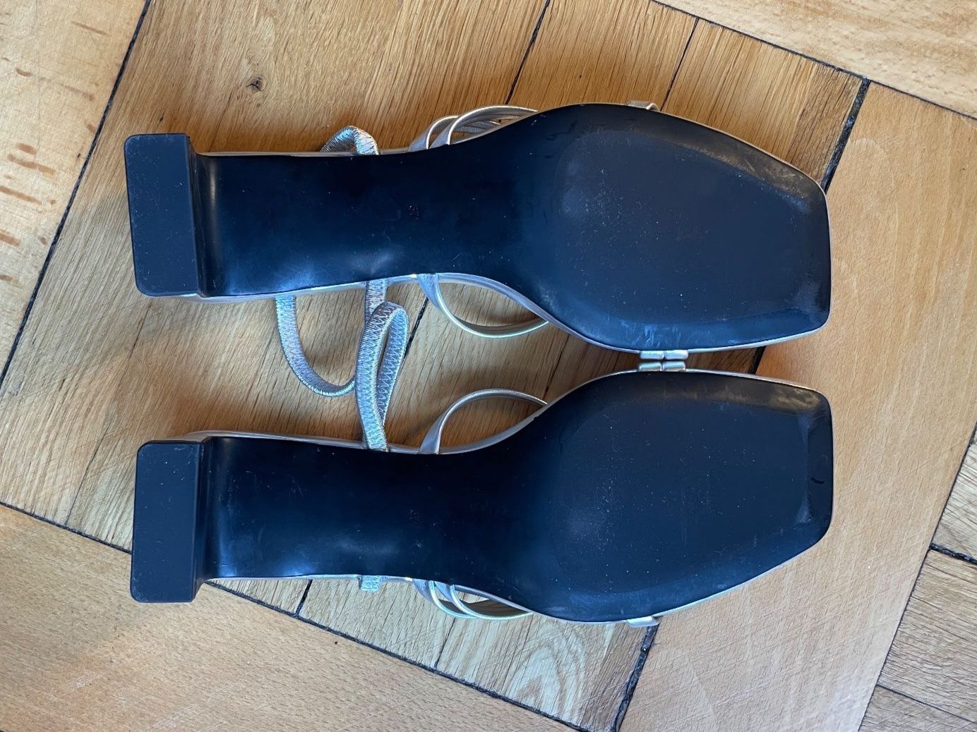 Monki Scarpe da donna: Silberne Sandaletten Gr. 37 – Usato da Zürich venduto da lil_kf8n 1