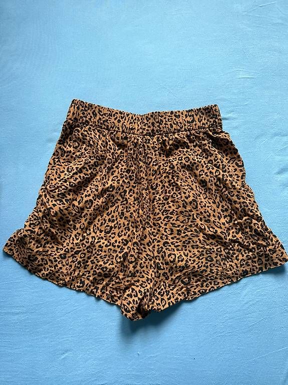 H&M Pantaloni: Leoparden Shorts – Usato da Altendorf venduto da Ga04 4