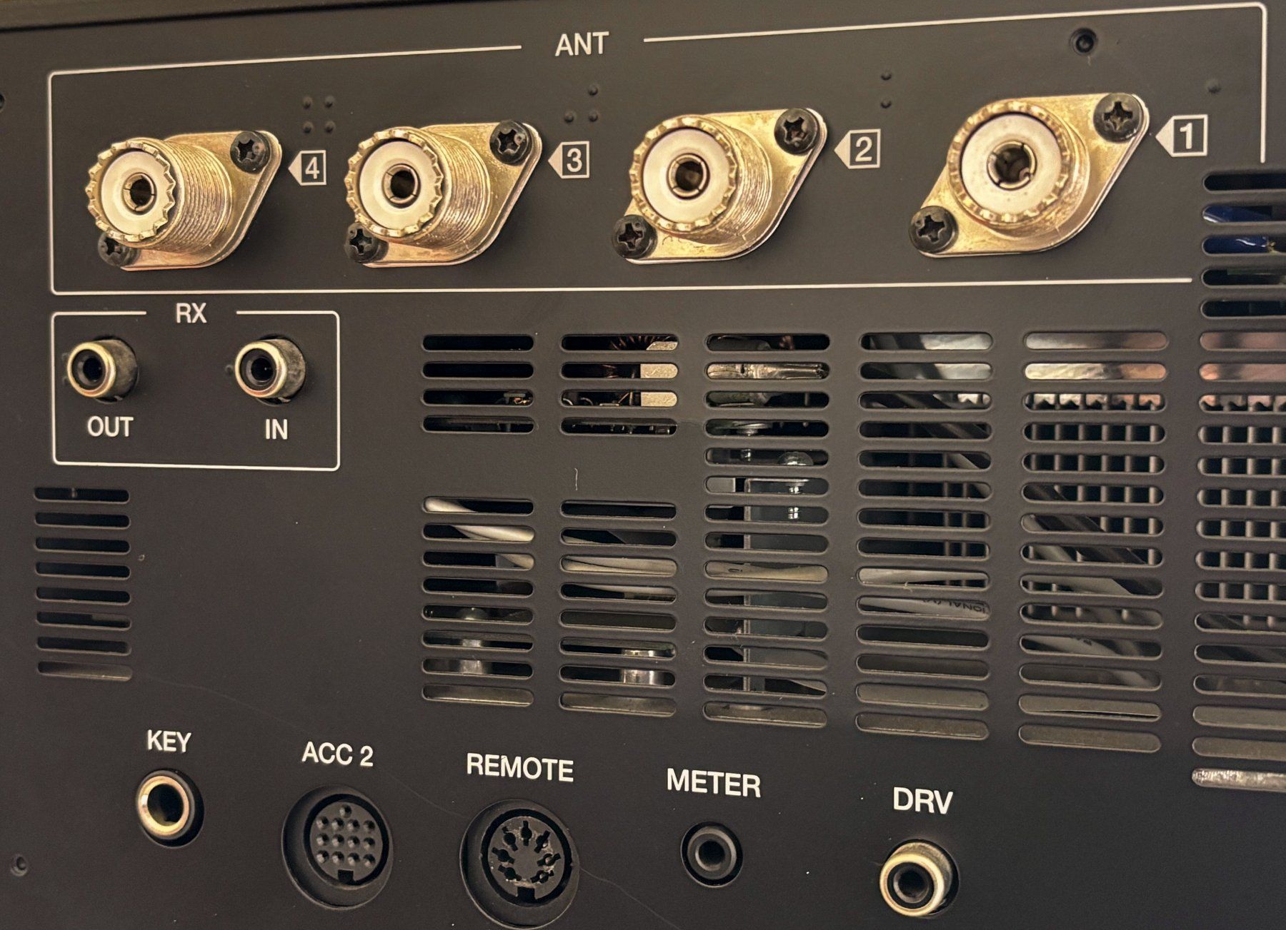 Kenwood Radiocomunicazione: Kenwood TS-990 – Usato da Zürich venduto da J2O 3
