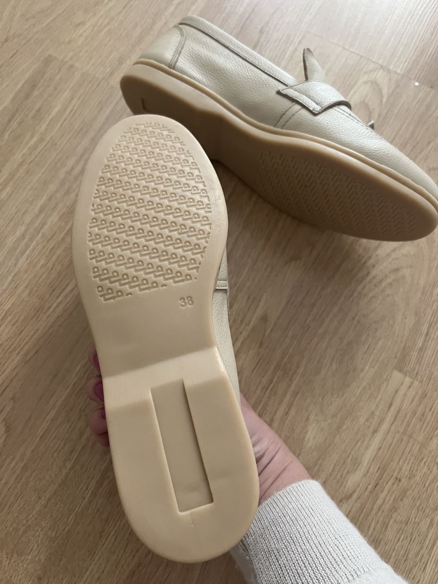 Scarpe da donna: NEW Leather Loafers, size 38, Beige – Nuovo (secondo la descrizione) da Vevey venduto da Aiaram_059k 1