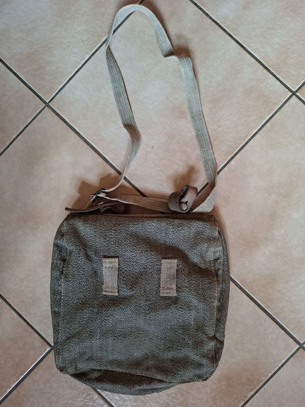 Schweizer Armee Taschen: Antiker Schweizer Armee Militär Brotsack – Gebraucht aus Schwanden Sigrisw von cadieux71