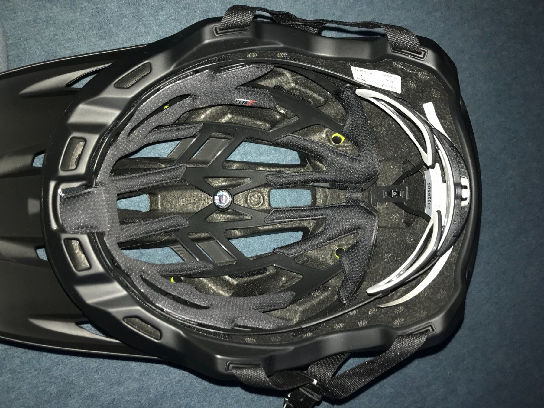 Caschi: Bell Helm (Velo/Bike) mit MIPS – Nuovo (secondo la descrizione) da Kilchberg ZH venduto da Glueckstreffer 5