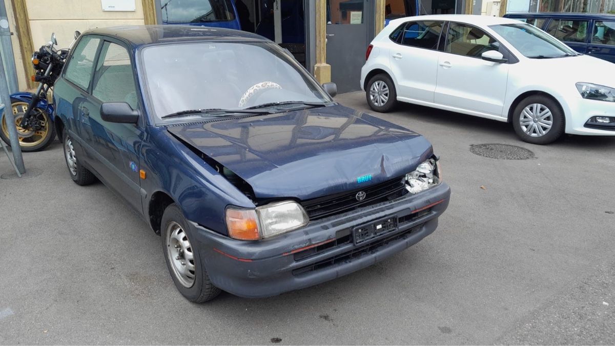 Toyota Autos: Toyotal Starlet – Defekt aus Ebikon von Azziara 1