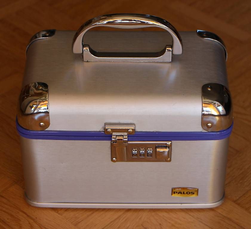 Reisekoffer: Beautycase – Gebraucht aus Rüdtligen von Vortigern