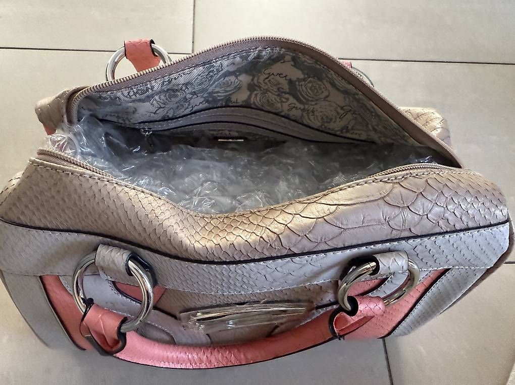Taschen für Damen: Neue Guess Handtasche – Neu und originalverpackt aus Regensdorf von Anna.s.45 2