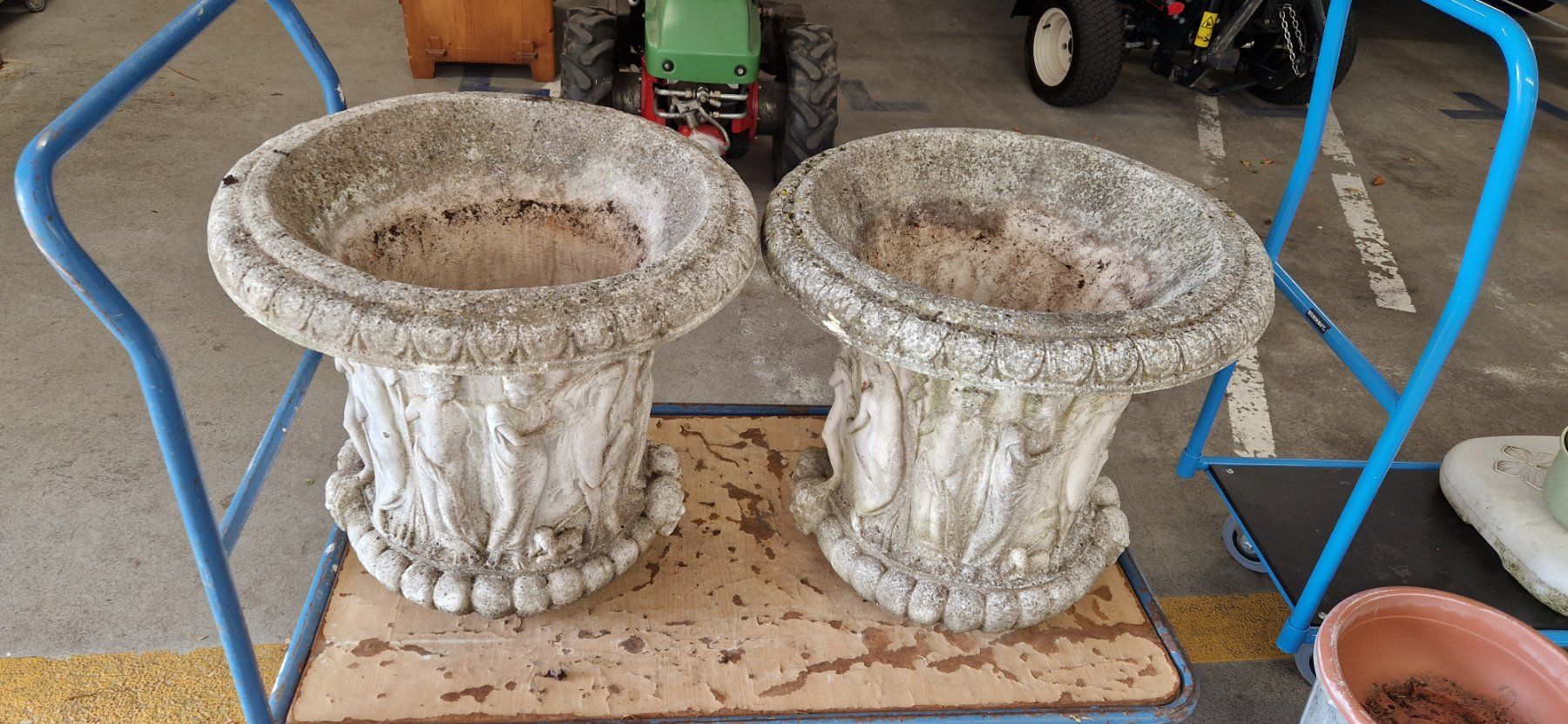 Pots de fleurs: 2 massive Garten-Pflanzgefässe ab 1.- – D'occasion à Widen par Haus_Morgenstern