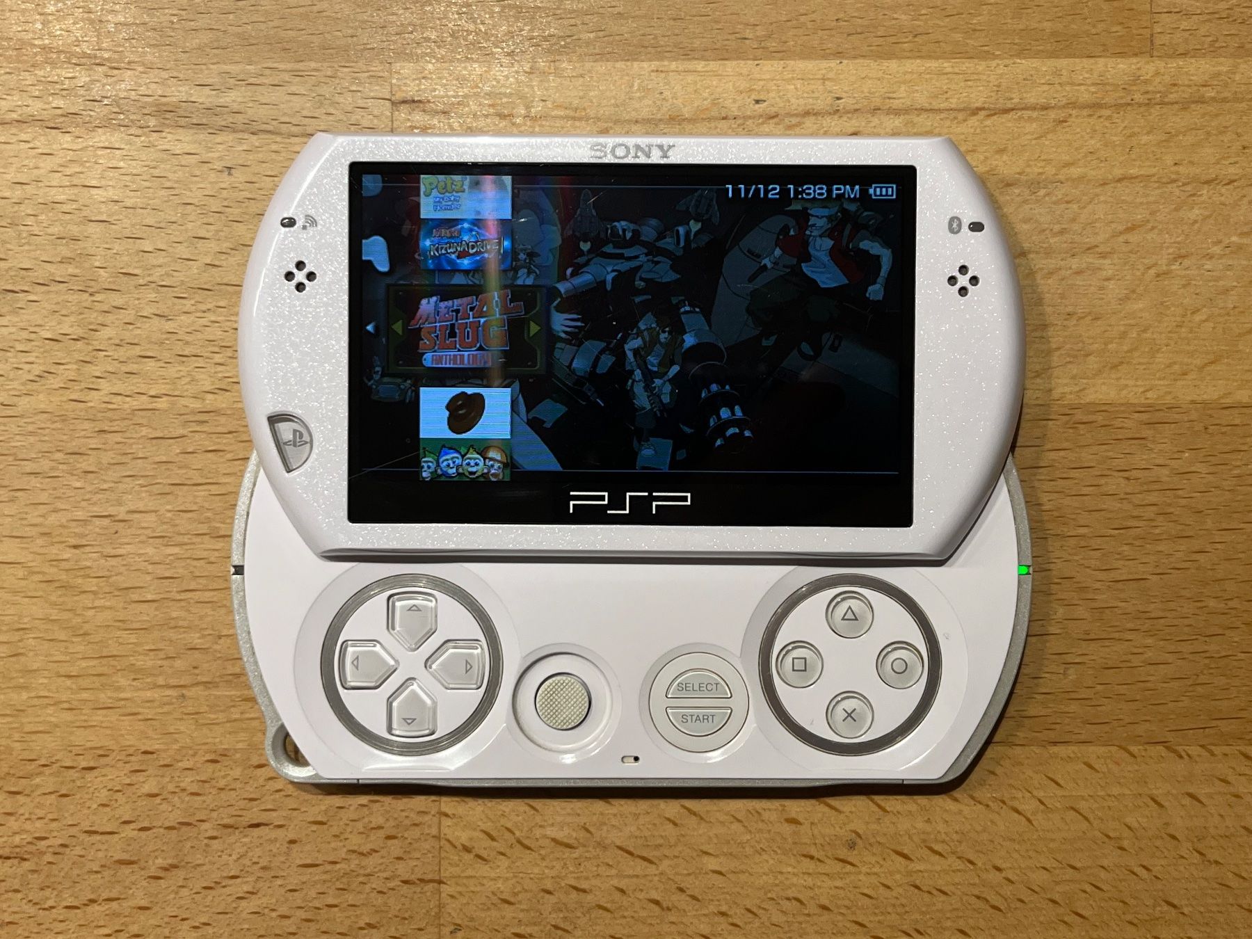 Sony Console: Sony PSP Go - Weiss - Inkl. Ladekabel – Usato da Thalwil venduto da ranx 2