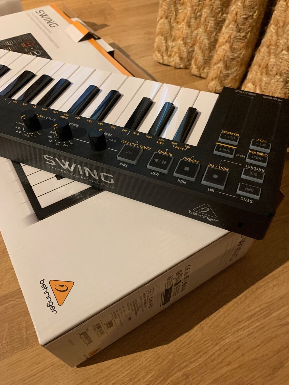 Behringer Strumenti musicali: Behringer SWING MIDI Controller Sequenzer neu! – Nuovo (secondo la descrizione) da Bern venduto da Fribi013 4