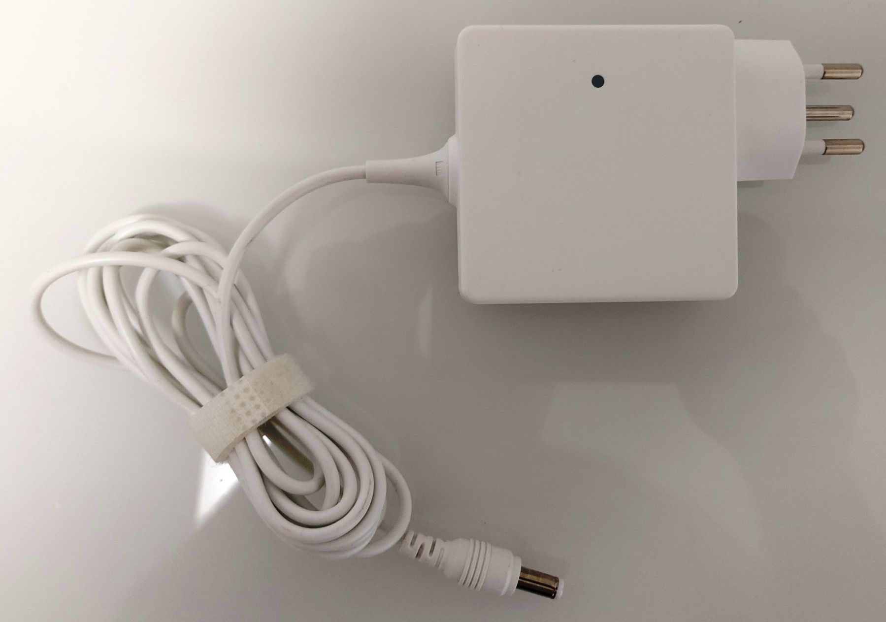 Unità & Adattatore: Netzteil Universal, 12V, 3.2A, Weiss – Usato da Höri venduto da Nastaq 2