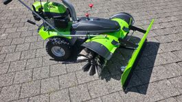 Zipper Kehrmaschine inkl. Auffangbehälter + Schneepflug