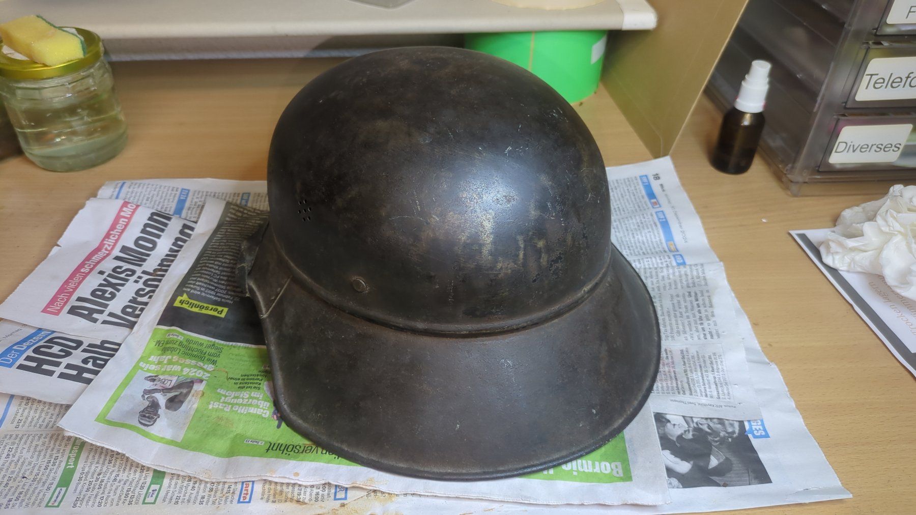 Uniformi & Effetti personali: Luftschutz Stahlhelm M38 "Gladiator" 3-Teilig – Usato da Buttisholz venduto da ArmeeShopCH 4