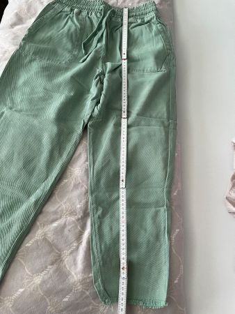 Zara Damen Stoffhose grün Gr. 34