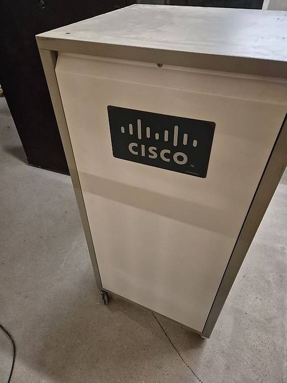 Armoire serveur Cisco (Gebraucht) in Baar (Nendaz) für CHF 30 – nur ...