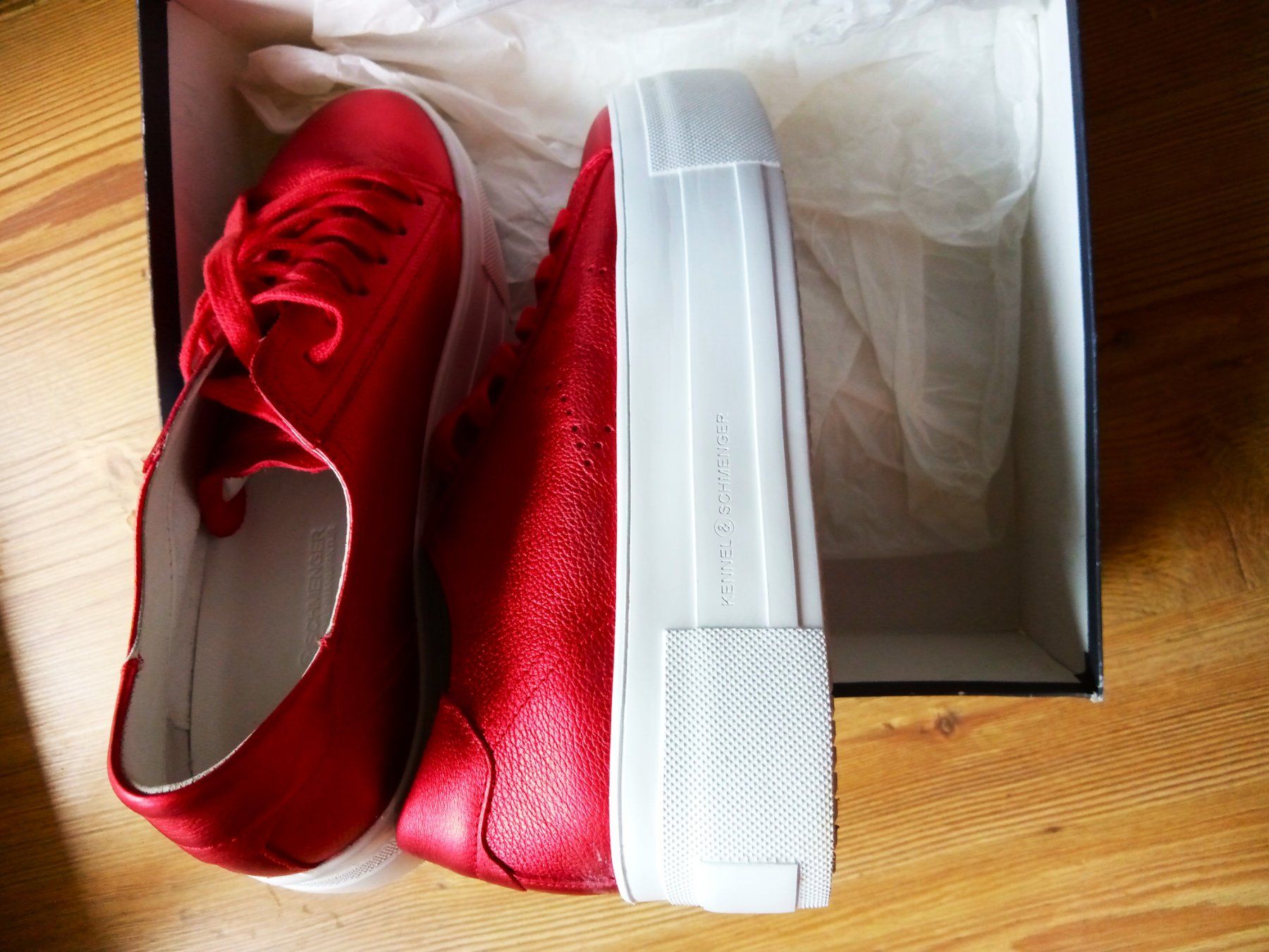 Damenschuhe: Rote Leder Sneaker von Andy Jillian – Neu (gemäss Beschreibung) aus Adliswil von ProperD 2